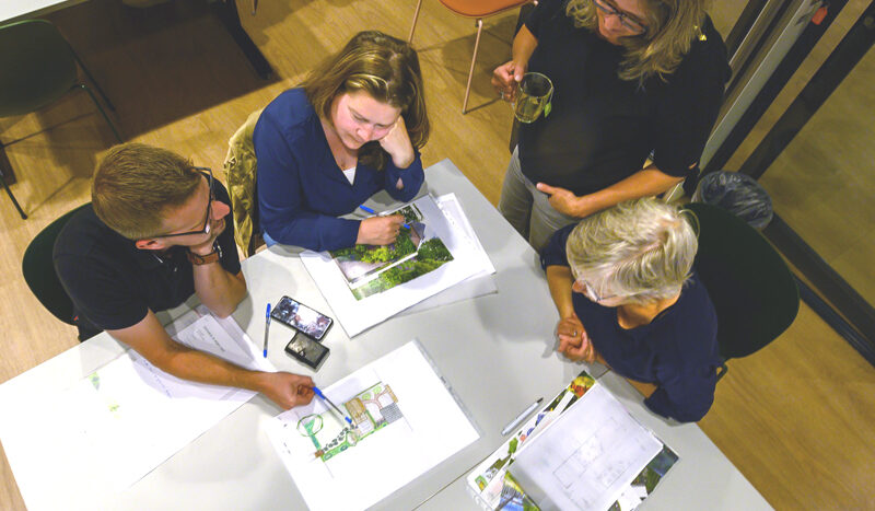 Overlegmoment tijdens workschop